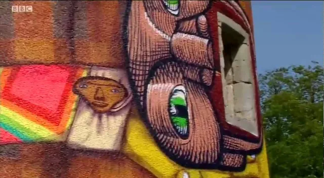 BBC Chinese Video: Colourful Scottish Castle